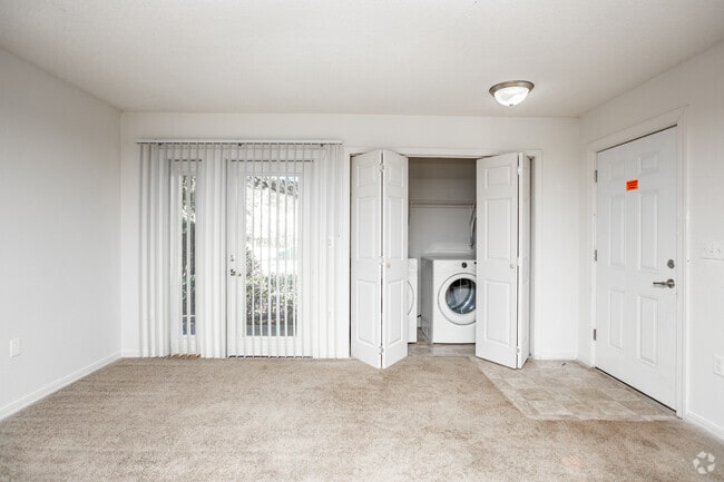 2BR, 1BA - 781 SF - Sable Chase