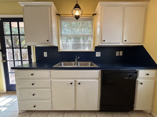 Photo - Beautiful House Located On Cul-De-Sac & Down The Street From Park!