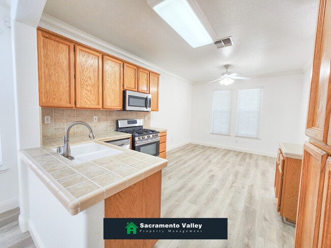 Photo - 1901 Yarnell Way