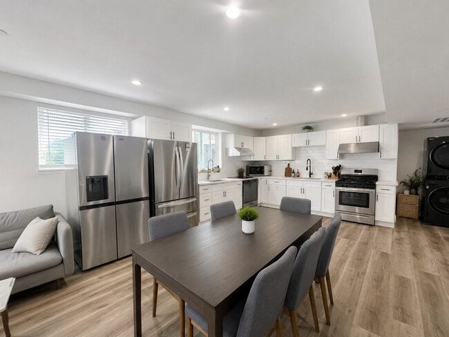 1530 W 37th St -- Housing near USC/Ktown