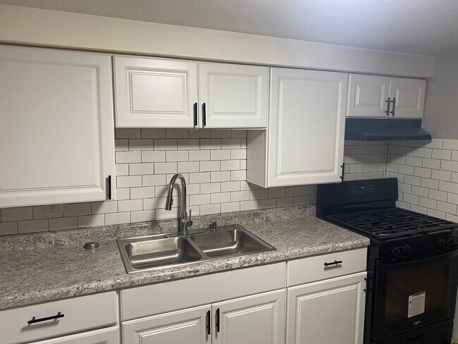 Photo - 1502 Parkade Blvd Unidad 2