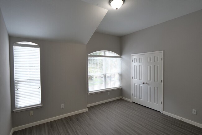 Photo - 6119 Lakenshire Falls Ln
