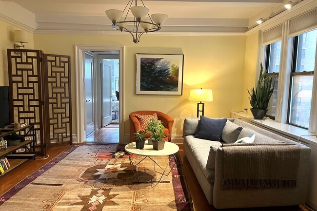 Photo - 157-163 E 72nd St