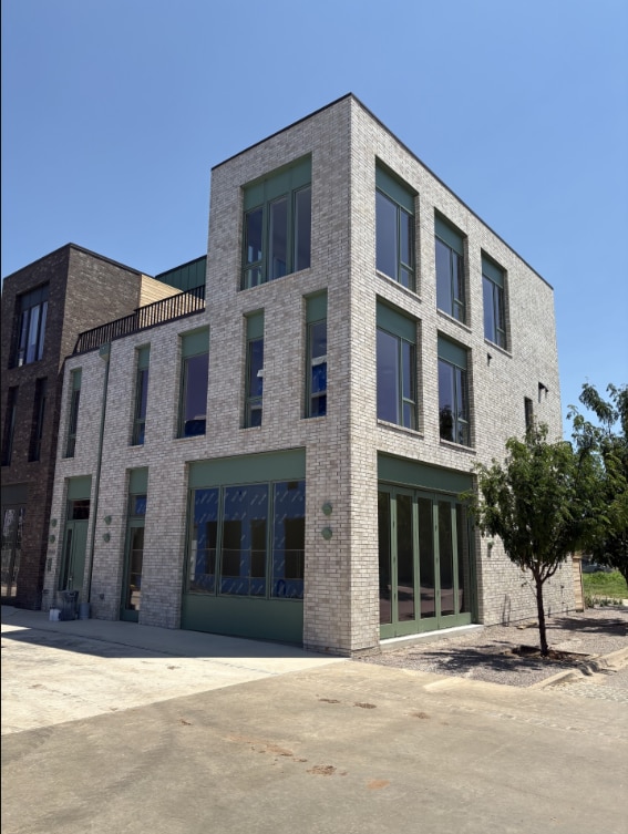 Building Photo - 1640 Spoke St Unit 1