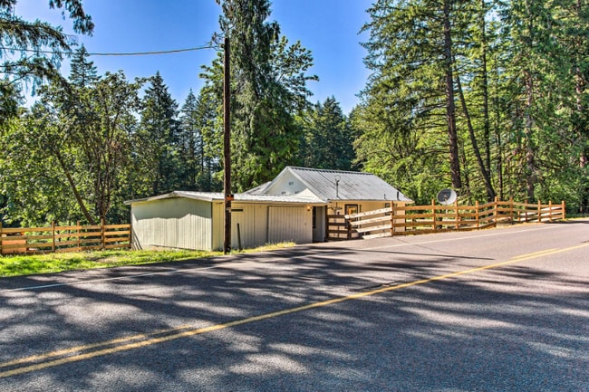 Photo - 37462 Row River Rd