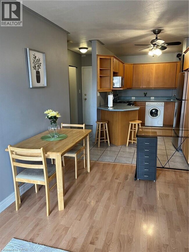 Photo - 141 Catharine St S Unité 502