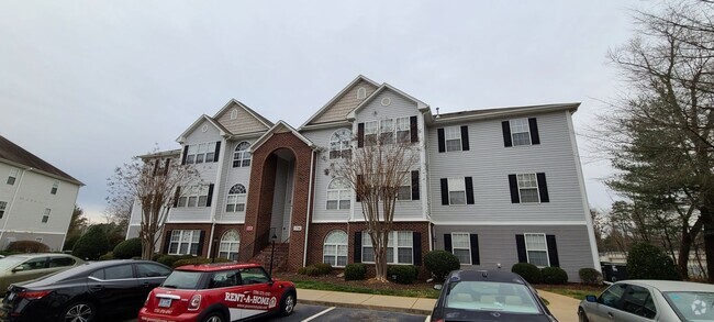 Building Photo - Apartment Located Close to Battleground Park