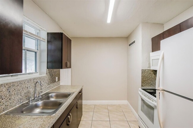 Photo - 171 W 63rd St