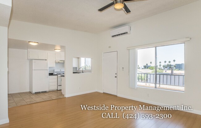 Prime Hollywood Location Upper 2BD/2BA - Prime Hollywood Location Upper 2BD/2BA Apartment Unit 302