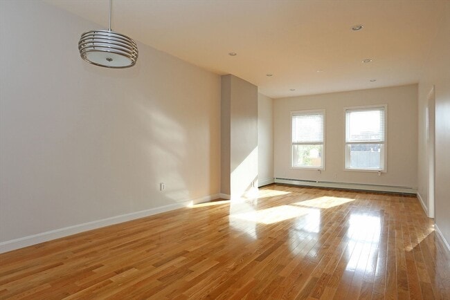 Photo - 102 Union Pk St Unidad 3