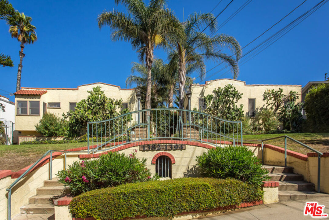 Photo - 1384 Edgecliffe Dr Condo