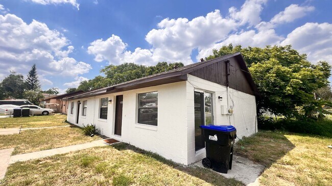 Photo - Spacious 2 Bed / 1 Bath Duplex in West Orl...