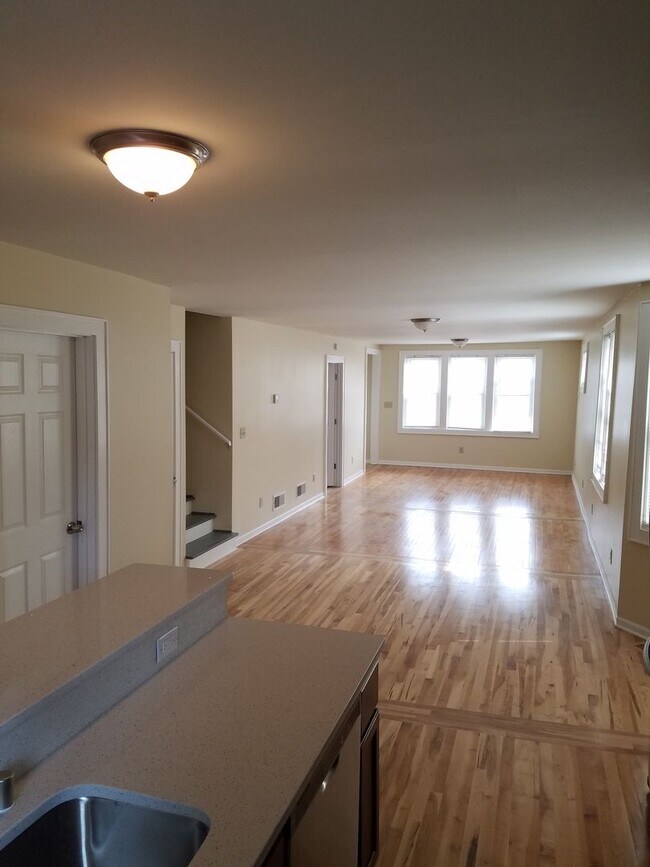 Photo - 2537-39 N. Weil St. Unit Upper