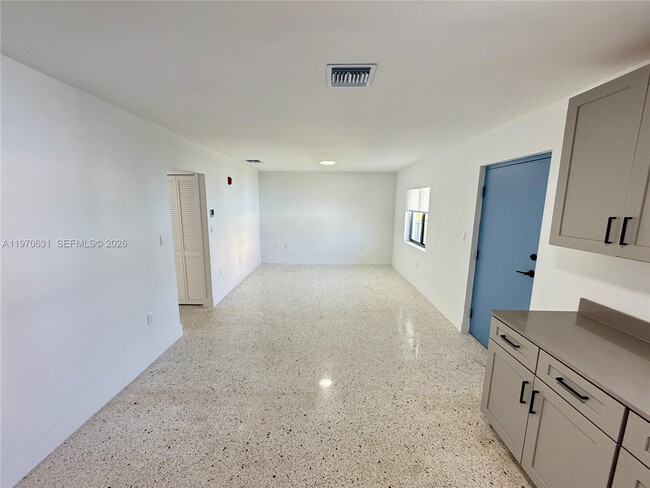 Photo - 180 NE 57th St Unidad 14