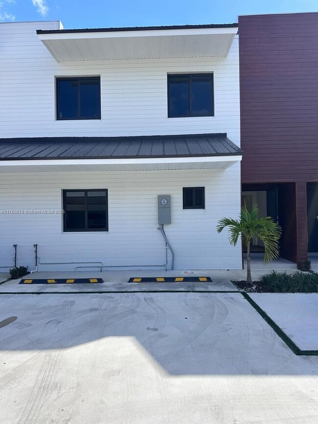 Photo - 936-936 NW 10th St Townhome