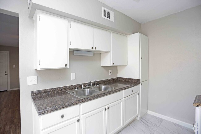 2BR,1BA - 840SF - KITCHEN