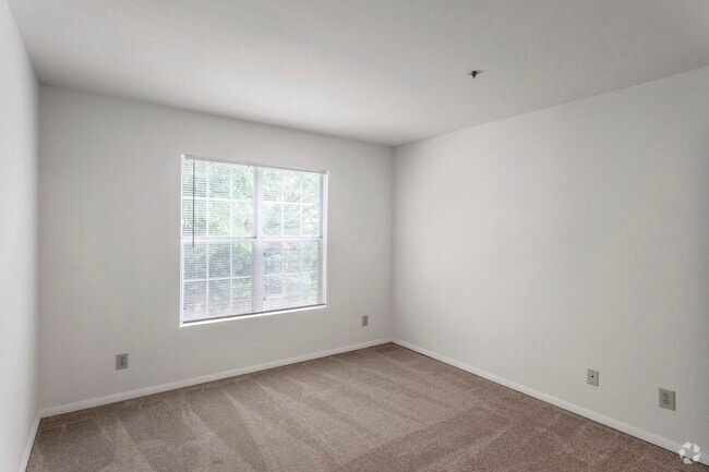 1 BR, 1 BA - 550 SF