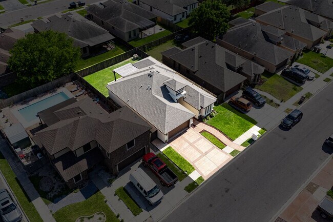 Photo - 308 Benites St