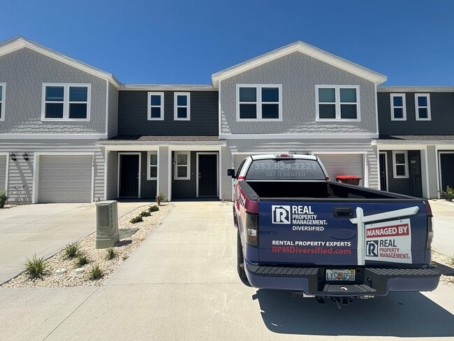 Building Photo - 3/2 Townhouse, Great Location