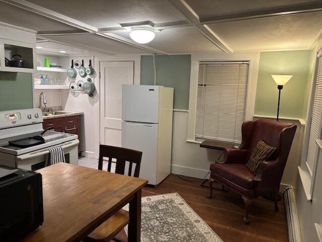 Kitchen and sitting area - 10 Sadler St Apartments Unit BSMT