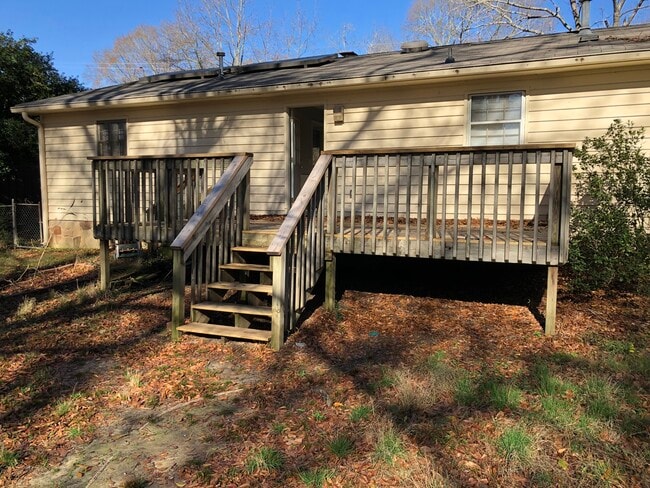 Photo - 1015 Eastview Rd NE