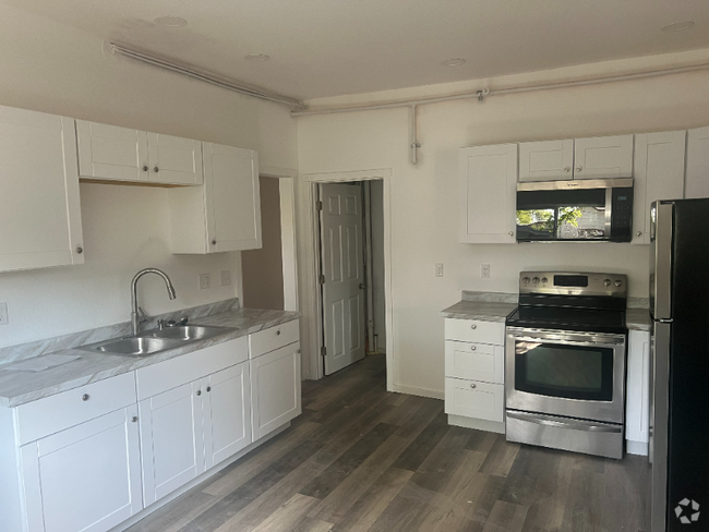 Building Photo - 325 1st Ave Unit D Rental
