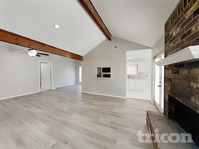 Photo - 1110 Poppets Way