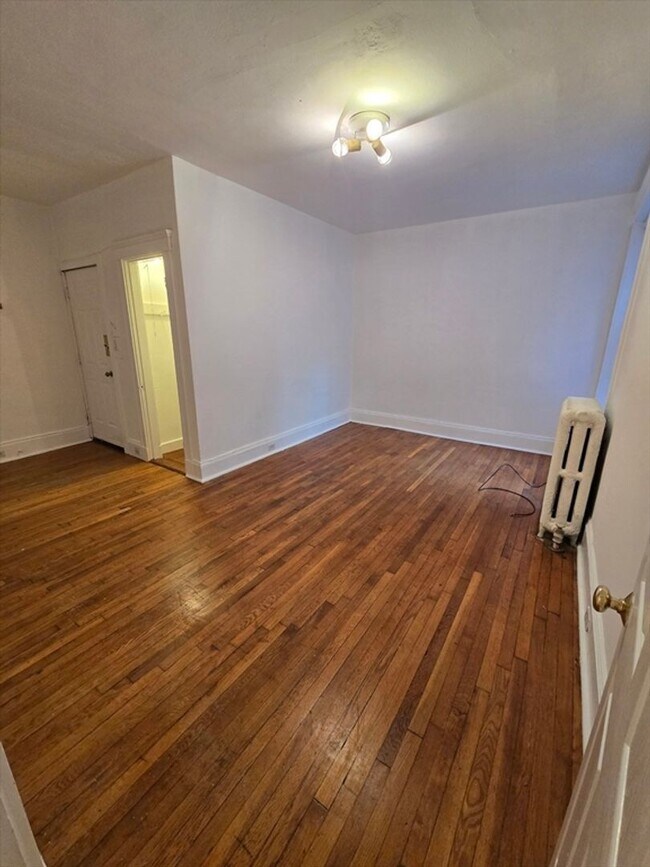 Photo - No Brokers Fee, No Security Deposit, Coolidge Corner Area, Heat, Hot Water Included, Laundry on a...