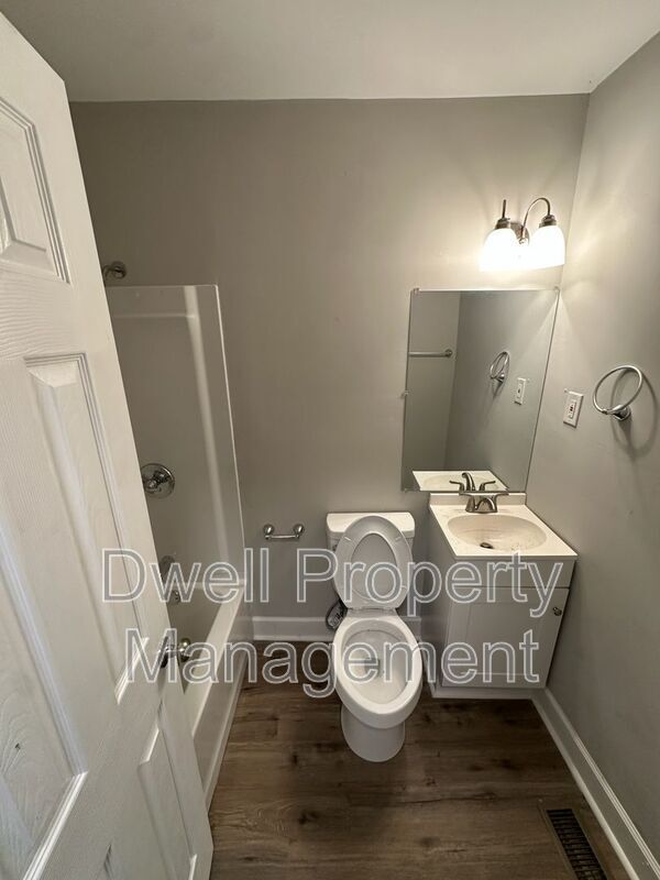 Photo - 124 Wood St
