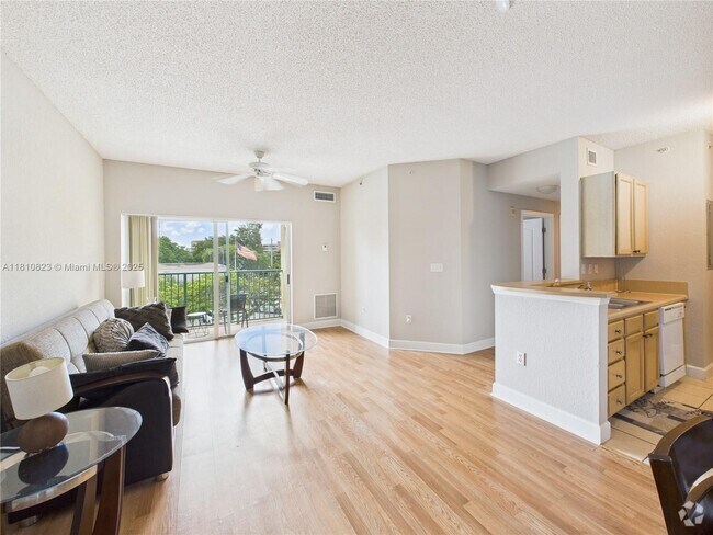 Building Photo - 6001 SW 70th St Unit 309 Rental