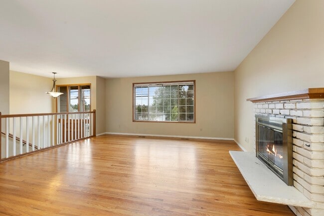 Photo - Spacious 5-Bed Home on XL Private Lot!