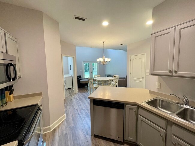 Photo - 111 Heyward Dr