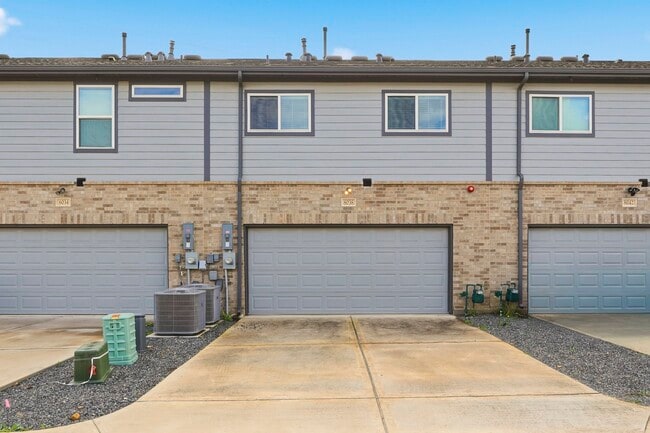 Building Photo - 8038 Scanlan Trce