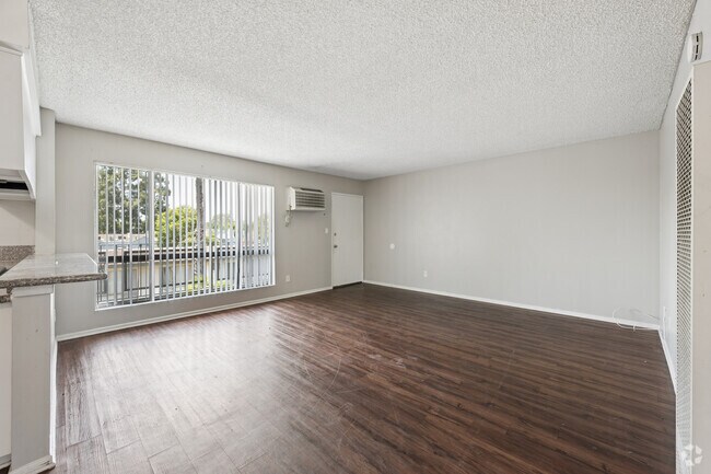 1BR, 1BA - 850SF - Living Room