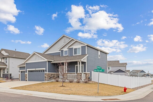 Photo - 1661 Northcroft Dr