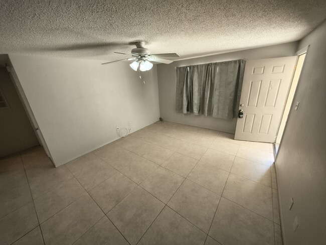561 Laura Ln