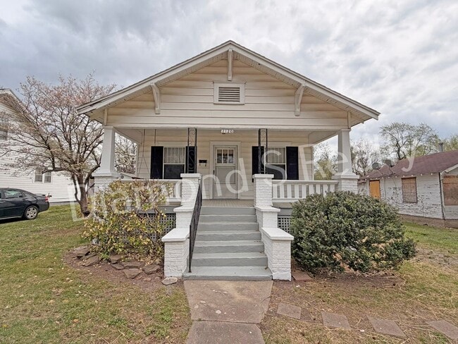 Building Photo - Charming Bungalow-Style Home Available Now