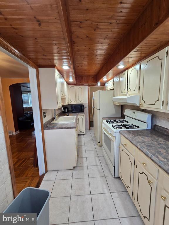 Photo - 5905 N Front St