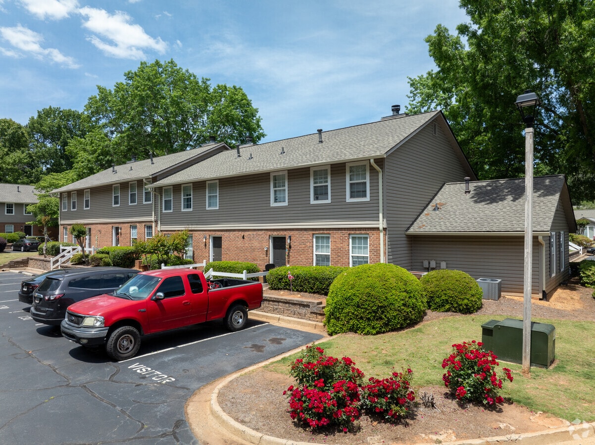 Dunwoody Square Townhomes - Dunwoody Square Townhomes