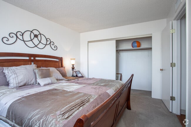 1BR, 1BA - 650 SF - BELLA FLORA