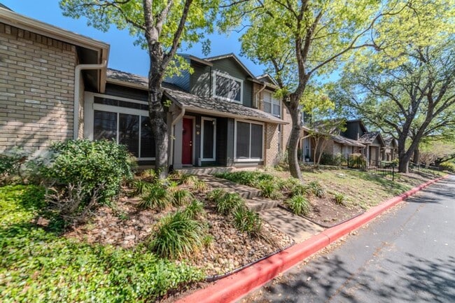 Photo - 1015 E Yager Ln Unidad 115