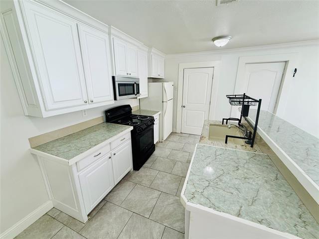 Photo - 814 W College St