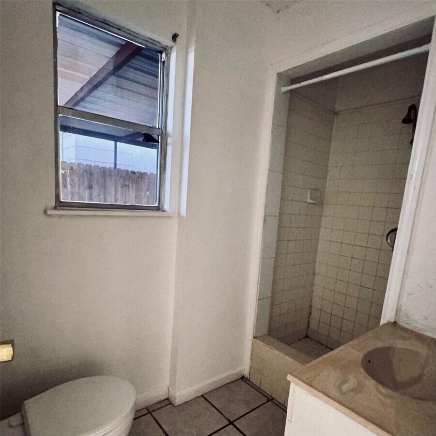 Photo - 416 Casey St