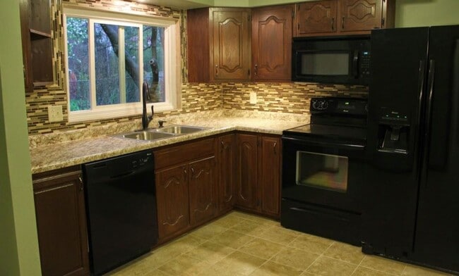 Photo - 106 Elmwood Dr