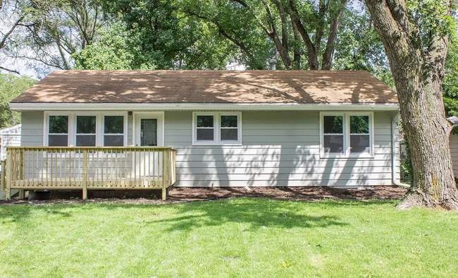 Building Photo - BEAUTIFUL KITCHEN! 2 CAR GARAGE! Rental