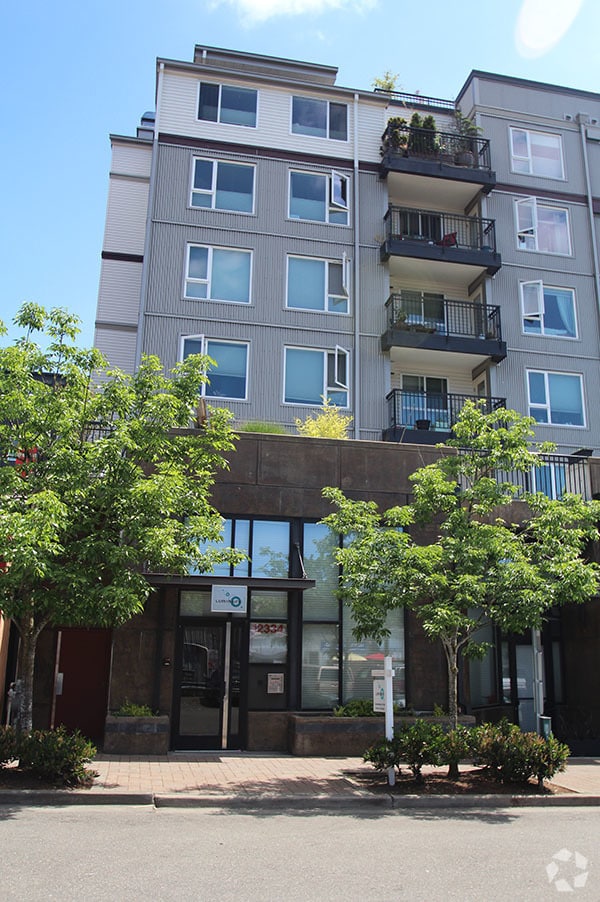 Building Photo - LIKE NEW, 1 BED, 1 BATH CONDO W HIGH END F... Unit 510