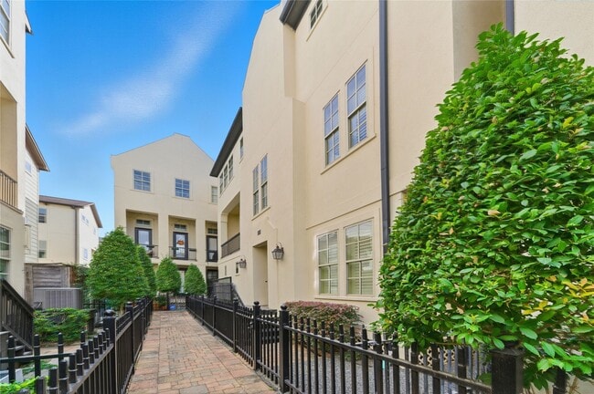 Photo - 2508 Sherwin St