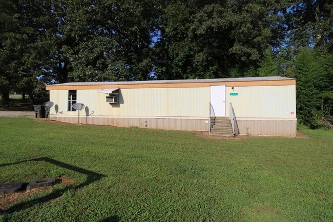 Building Photo - Enjoy the charm of country living! Rental