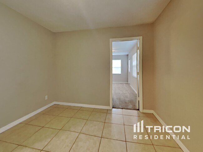 Photo - 1430 Thames Ln