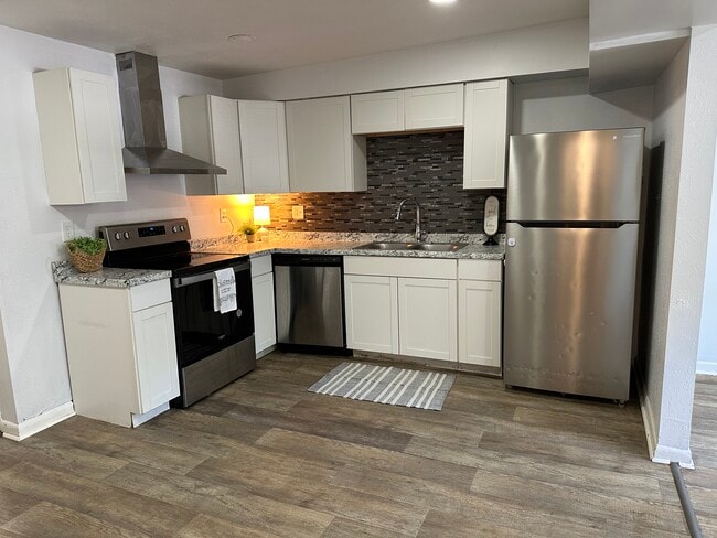 Photo - 734 E 59th St